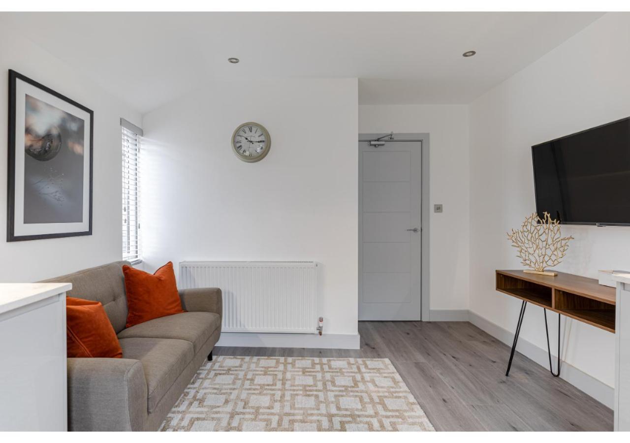 Cozy And Stylish 2 Bedroom Flat In Greater London Exterior photo